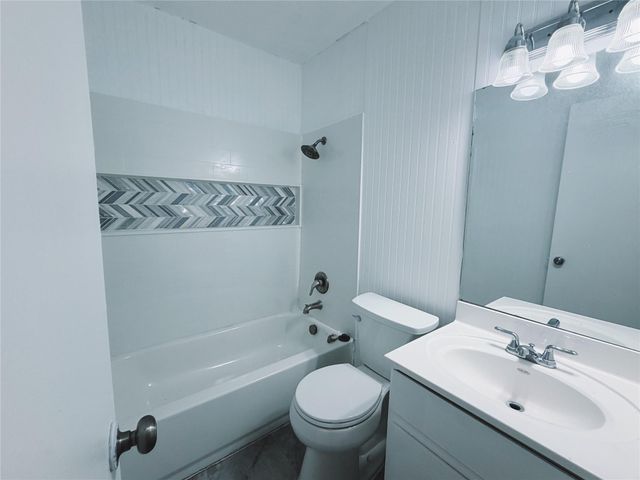 9906 Hundred Oaks CIR B, Austin, TX 78750
