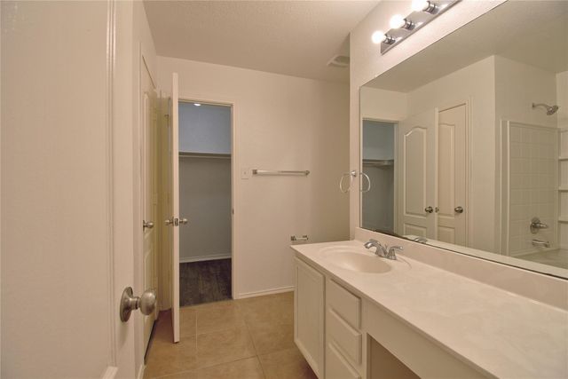 711 Abundance LN, Kyle, TX 78640