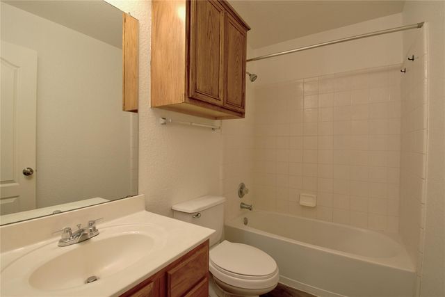 711 Abundance LN, Kyle, TX 78640