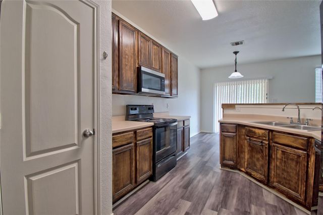 711 Abundance LN, Kyle, TX 78640