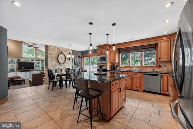 9 RITTENHOUSE SQ, Sicklerville, NJ 08081