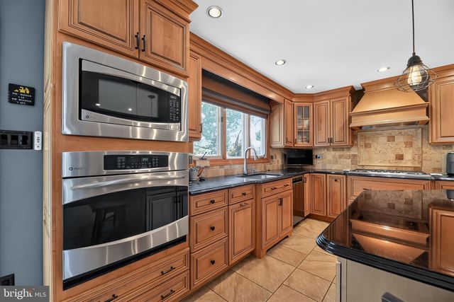 9 RITTENHOUSE SQ, Sicklerville, NJ 08081