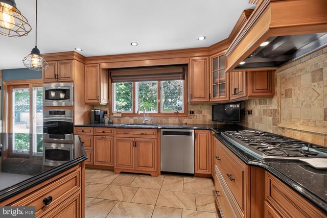 9 RITTENHOUSE SQ, Sicklerville, NJ 08081