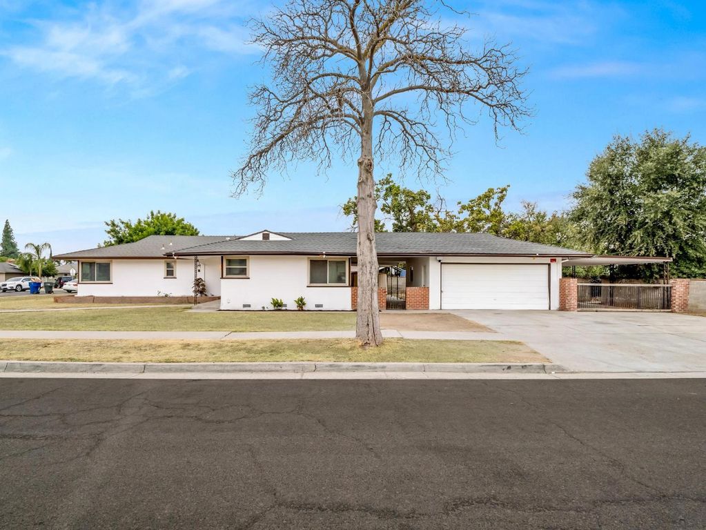 Image 1 of property listing at 1106 W Weldon Avenue, Fresno, CA 93705