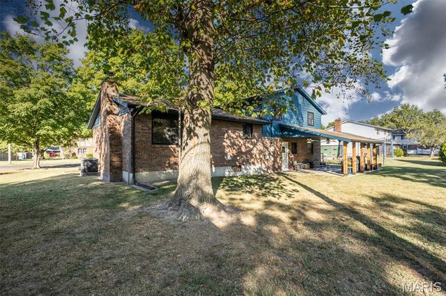 612 N 1st Street, Mascoutah, IL 62258