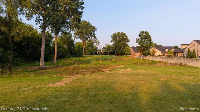 43224 Dequindre Rd Road, Sterling Heights, MI 48314