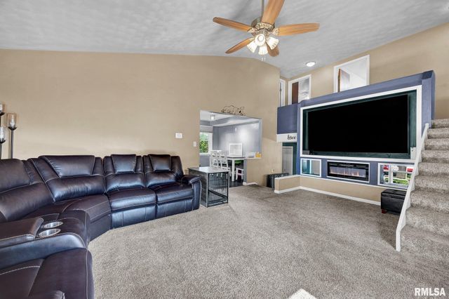 1607 DEPPERT Drive, Pekin, IL 61554
