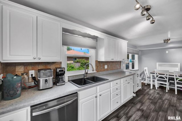 1607 DEPPERT Drive, Pekin, IL 61554