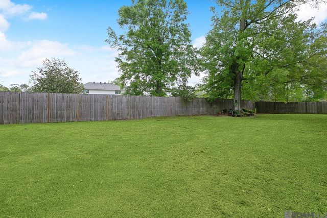 16025 Parkside Ct, Saint George, LA 70817