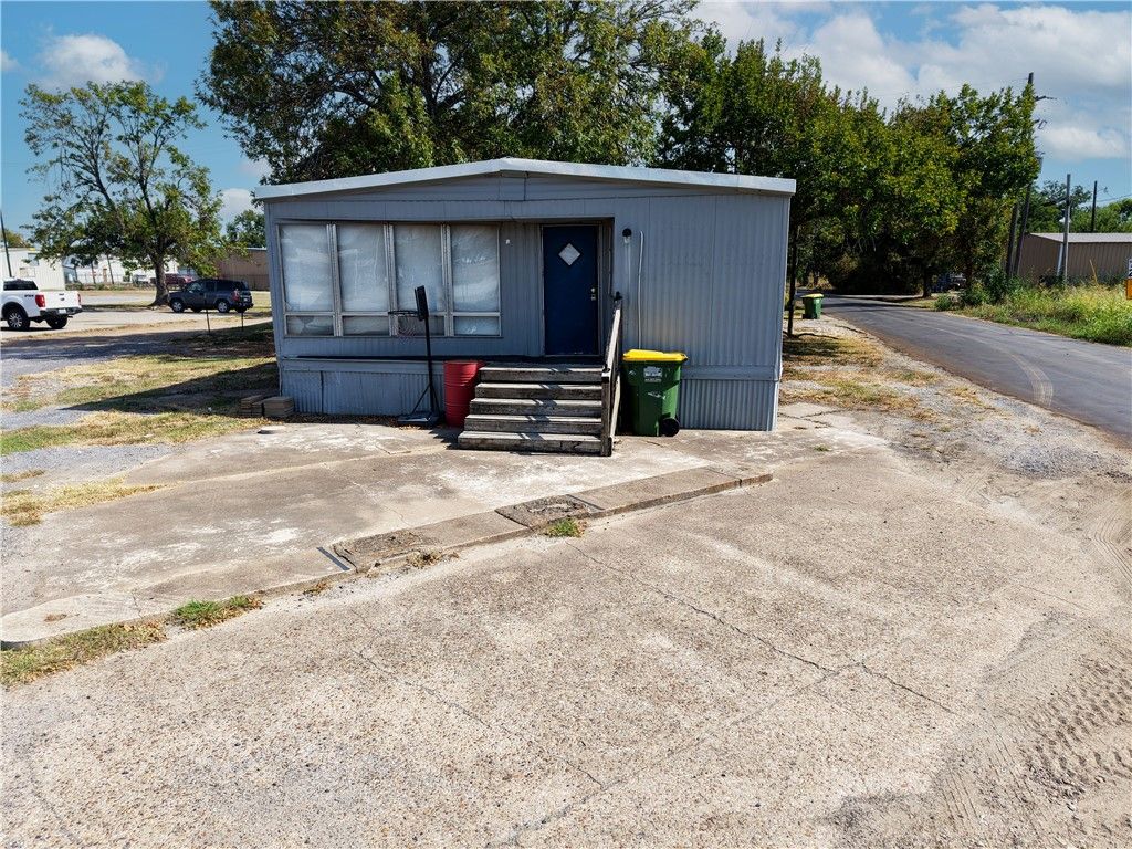 225 Main Street, Normangee, TX 77871 — photo 2