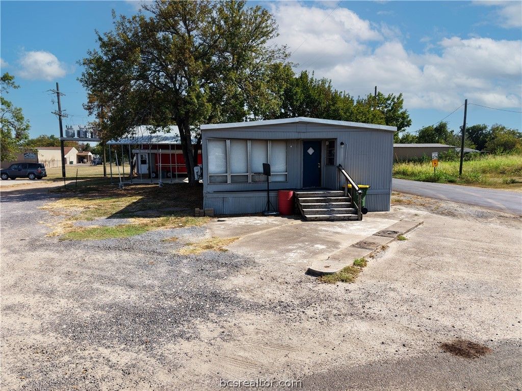 225 Main Street, Normangee, TX 77871 — photo 3