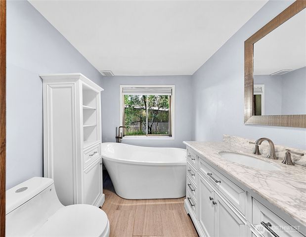 3730 NE 194th Street, Lake Forest Park, WA 98155
