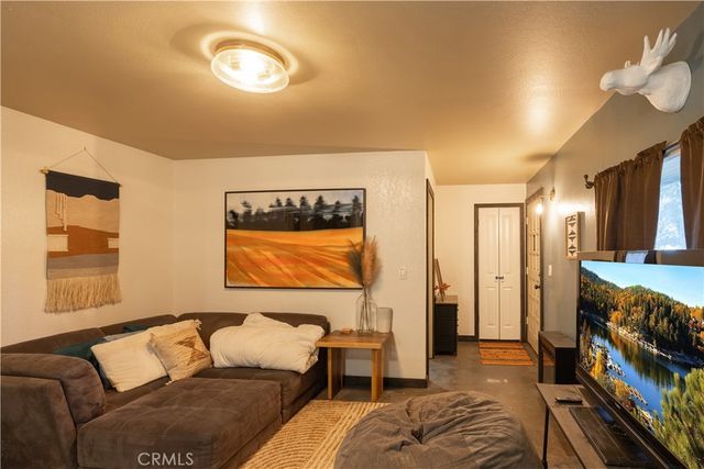 875 Sierra Vista Drive, Twin Peaks, CA 92391