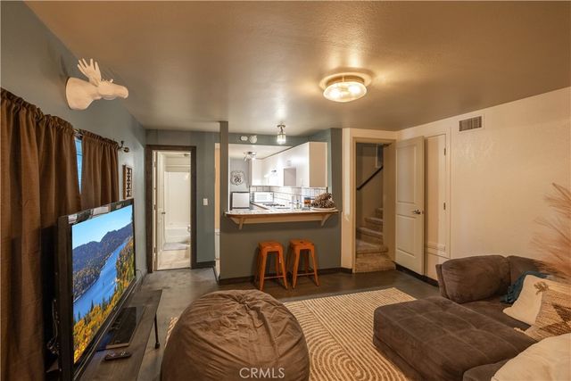 875 Sierra Vista Drive, Twin Peaks, CA 92391