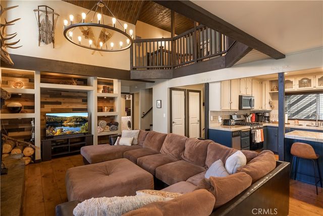 875 Sierra Vista Drive, Twin Peaks, CA 92391