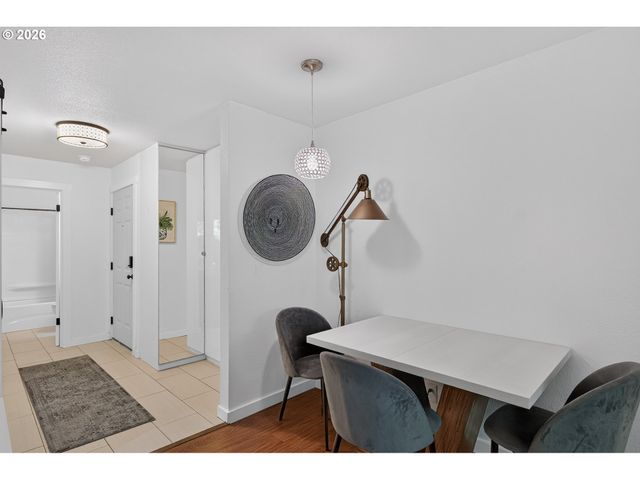 100 KERR Pkwy 52, Lake Oswego, OR 97035