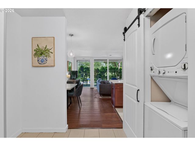 100 KERR Pkwy 52, Lake Oswego, OR 97035