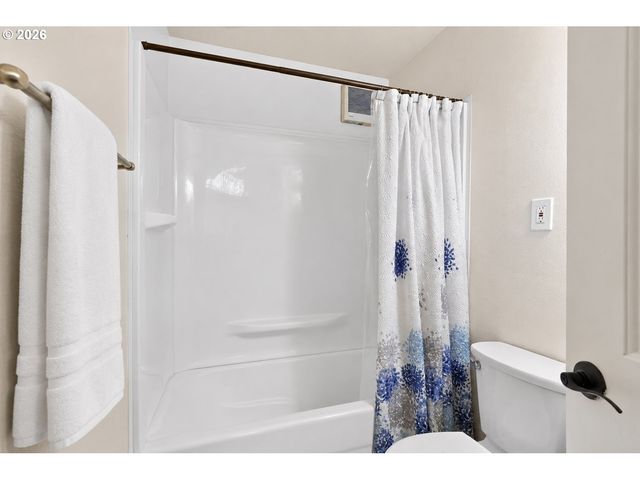 100 KERR Pkwy 52, Lake Oswego, OR 97035
