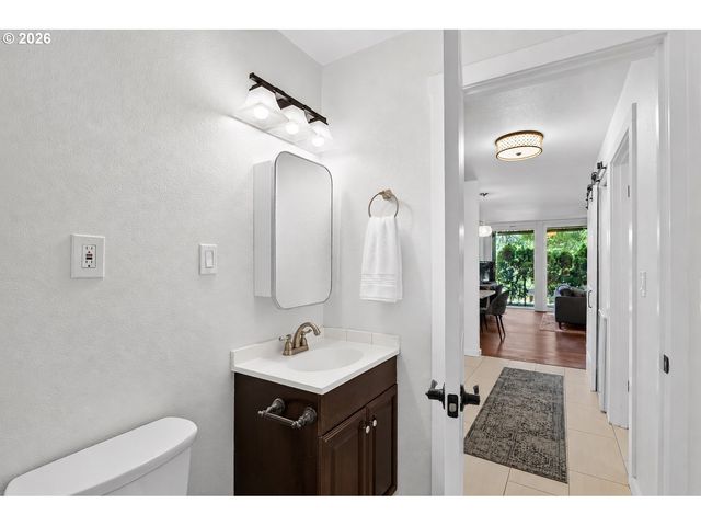 100 KERR Pkwy 52, Lake Oswego, OR 97035