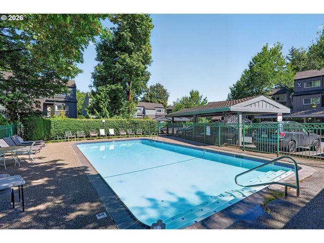 100 KERR Pkwy 52, Lake Oswego, OR 97035