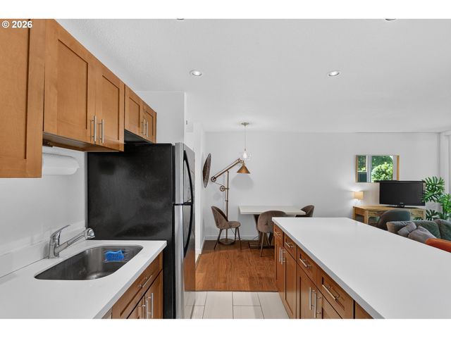 100 KERR Pkwy 52, Lake Oswego, OR 97035