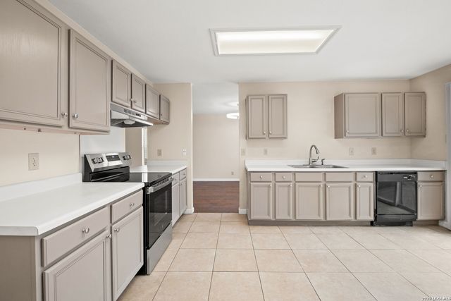 2810 Redrock, San Antonio, TX 78259