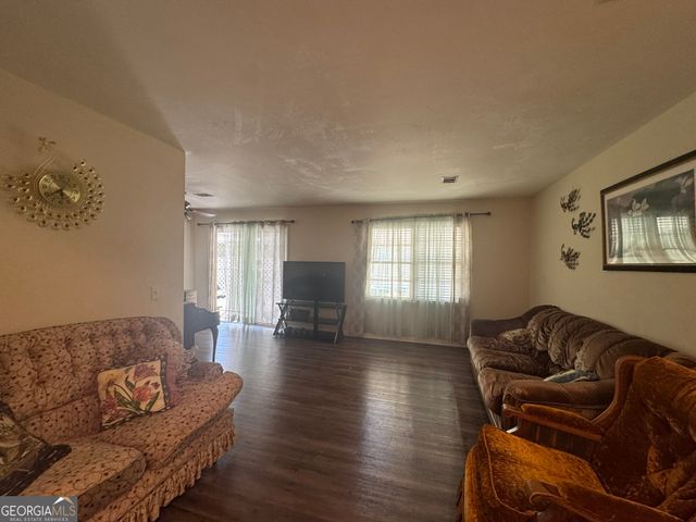 1032 Elberta Road, Warner Robins, GA 31093