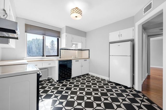 10 Ashland Street 3R, Worcester, MA 01609