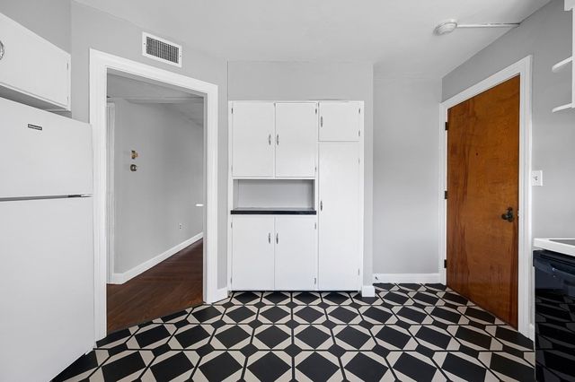 10 Ashland Street 3R, Worcester, MA 01609