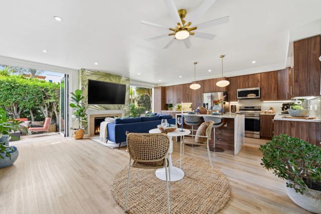 404 Bonair Street, La Jolla, CA 92037