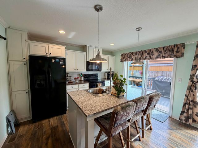 15675 Holiday Court, La Pine, OR 97739