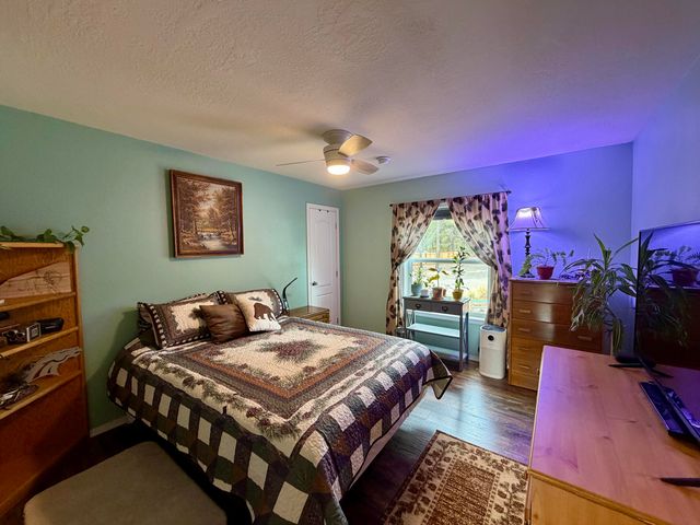 15675 Holiday Court, La Pine, OR 97739