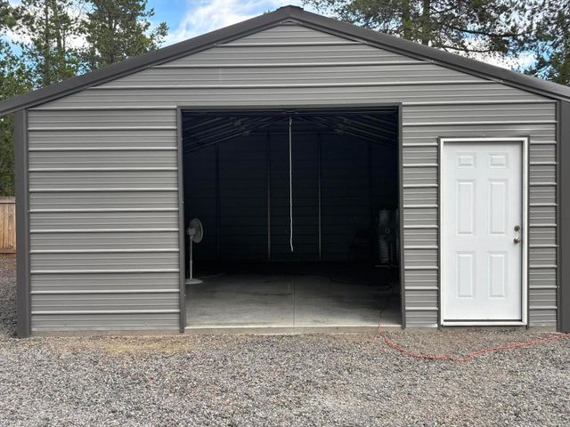 15675 Holiday Court, La Pine, OR 97739