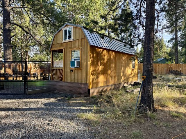 15675 Holiday Court, La Pine, OR 97739
