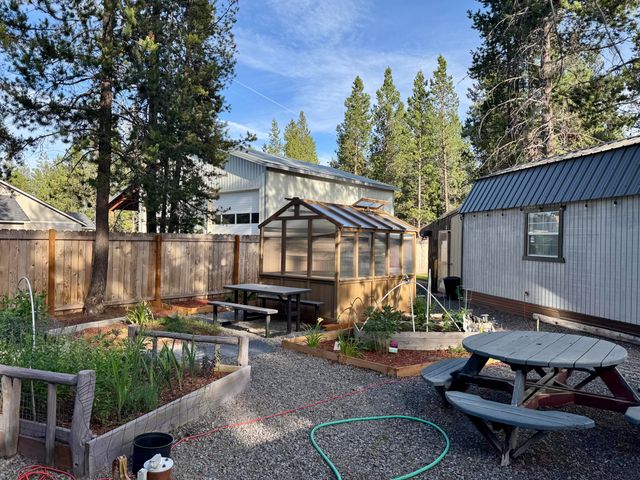 15675 Holiday Court, La Pine, OR 97739
