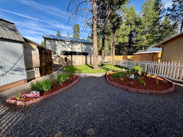 15675 Holiday Court, La Pine, OR 97739