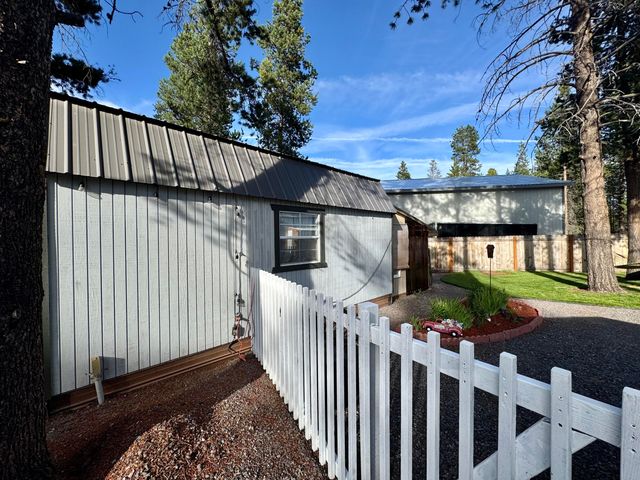 15675 Holiday Court, La Pine, OR 97739
