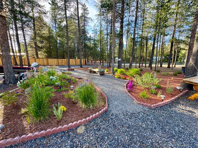 15675 Holiday Court, La Pine, OR 97739