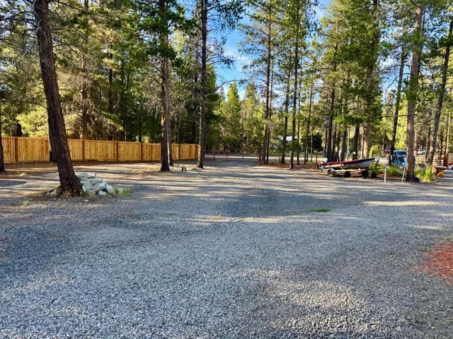 15675 Holiday Court, La Pine, OR 97739