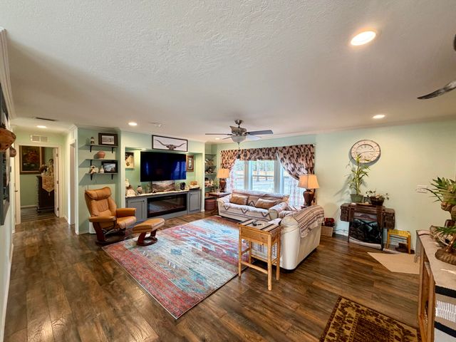 15675 Holiday Court, La Pine, OR 97739