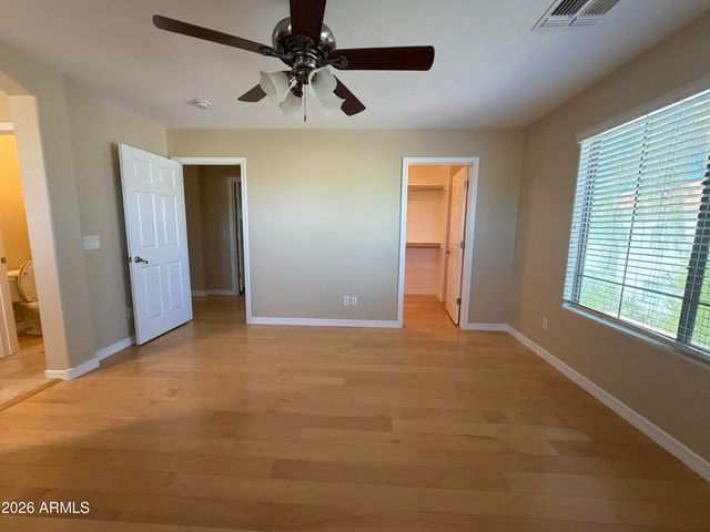 3950 W ROUNDABOUT Circle, Chandler, AZ 85226