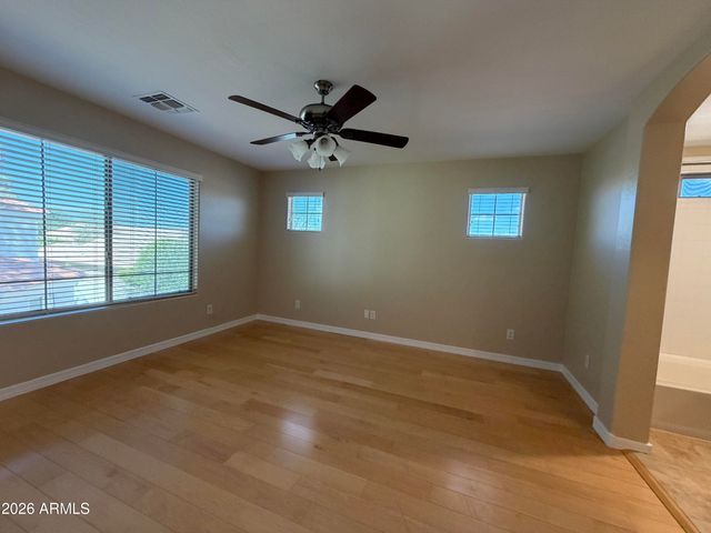 3950 W ROUNDABOUT Circle, Chandler, AZ 85226