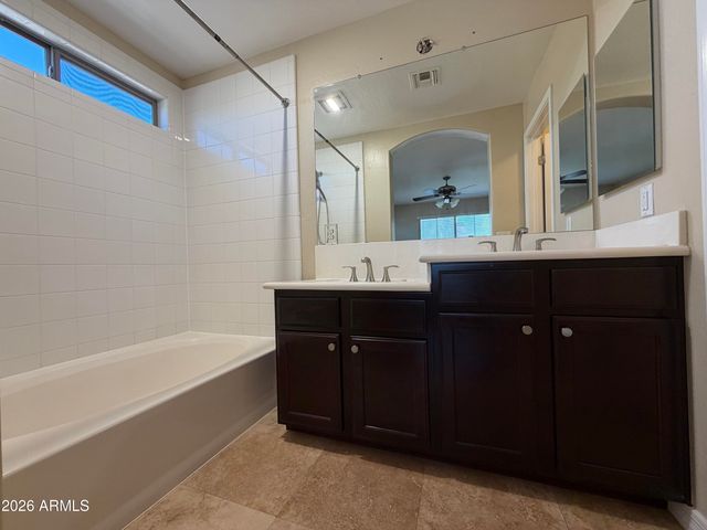 3950 W ROUNDABOUT Circle, Chandler, AZ 85226