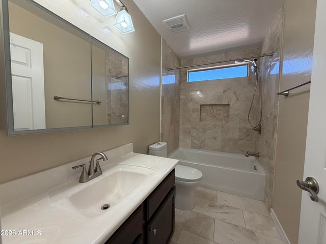 3950 W ROUNDABOUT Circle, Chandler, AZ 85226