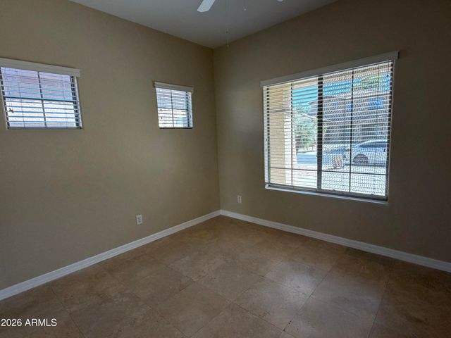 3950 W ROUNDABOUT Circle, Chandler, AZ 85226
