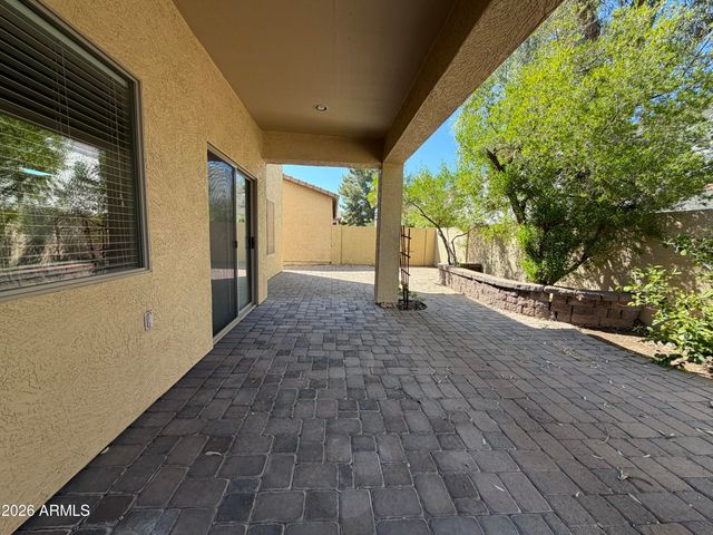 3950 W ROUNDABOUT Circle, Chandler, AZ 85226