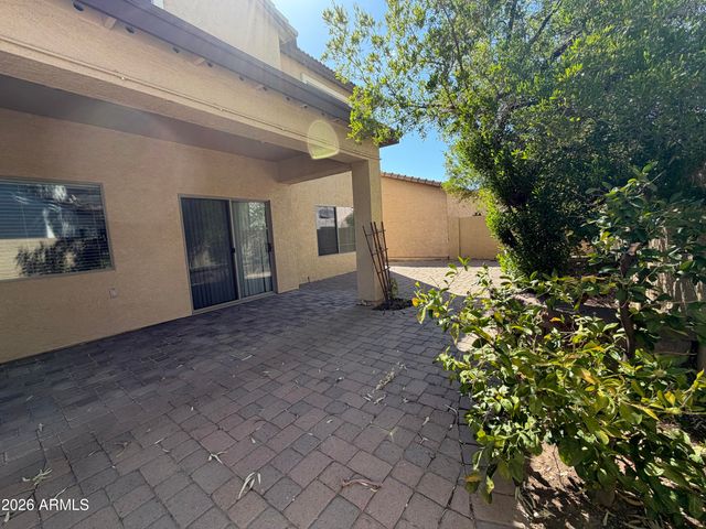 3950 W ROUNDABOUT Circle, Chandler, AZ 85226