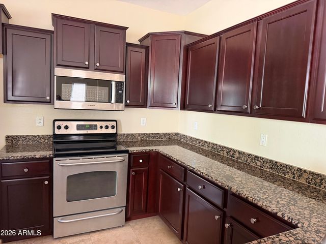 3950 W ROUNDABOUT Circle, Chandler, AZ 85226