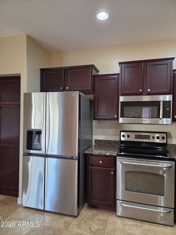 3950 W ROUNDABOUT Circle, Chandler, AZ 85226