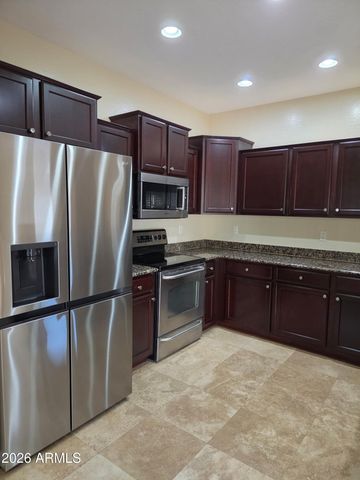 3950 W ROUNDABOUT Circle, Chandler, AZ 85226